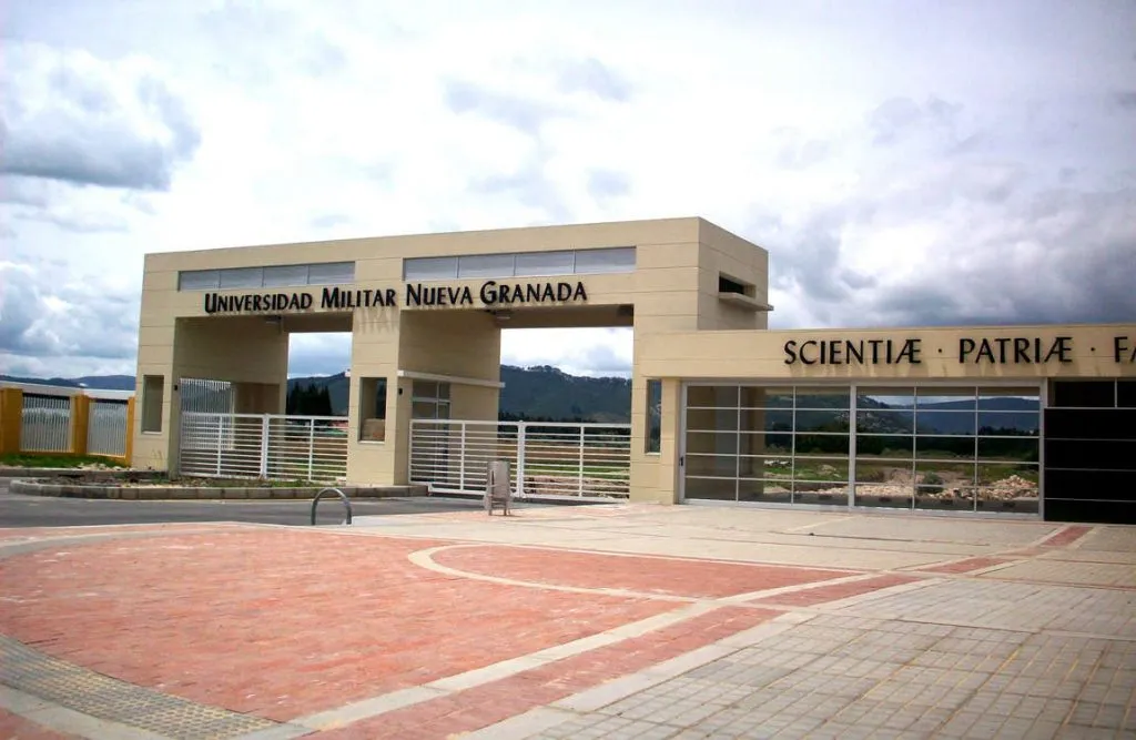 universidad militar porterías y cerramiento